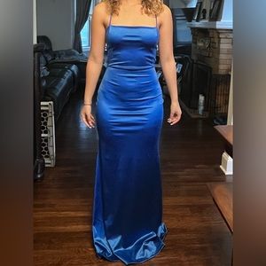 size small dress from windsor. worn only once and has no flaws.